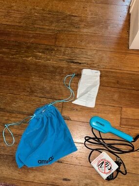 amika Mini Straightening Brush with Drawstring Pouch